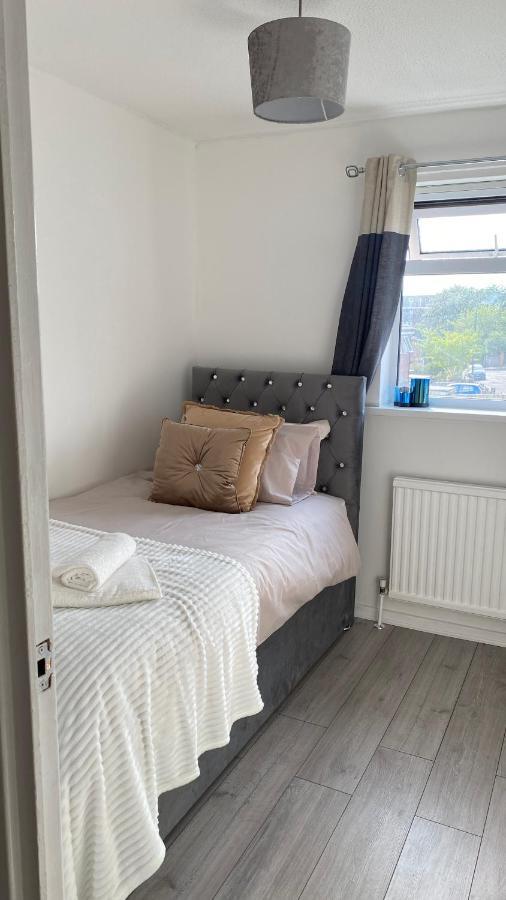 Bv Luxury Spacious 3 Bedroom House At Isaac Close Manchester Zewnętrze zdjęcie